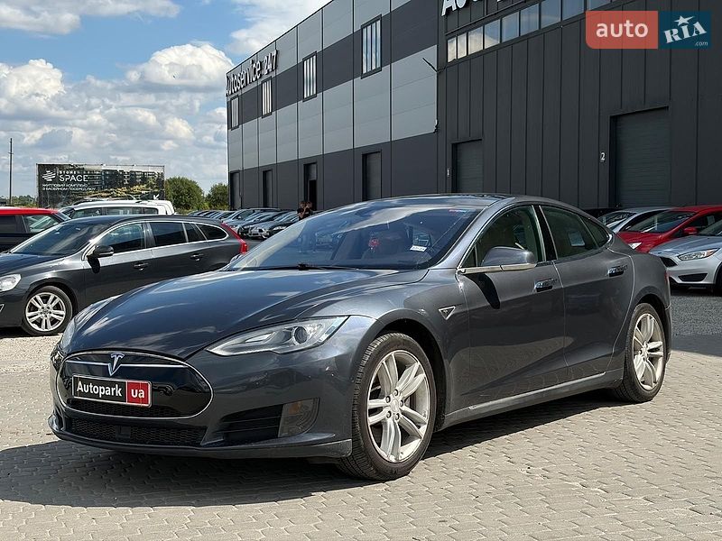 Ліфтбек Tesla Model S 2015 в Львові