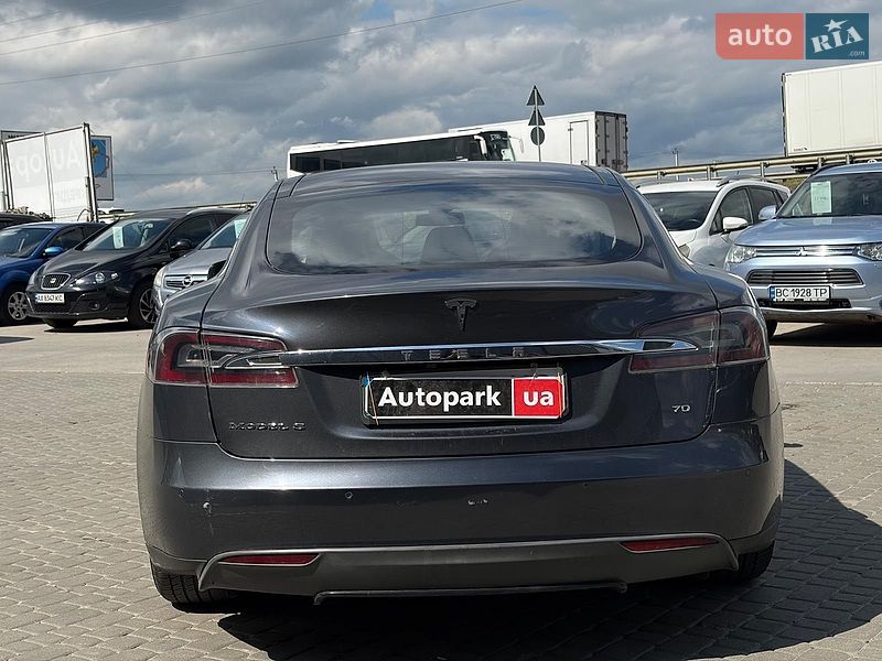 Ліфтбек Tesla Model S 2015 в Львові
