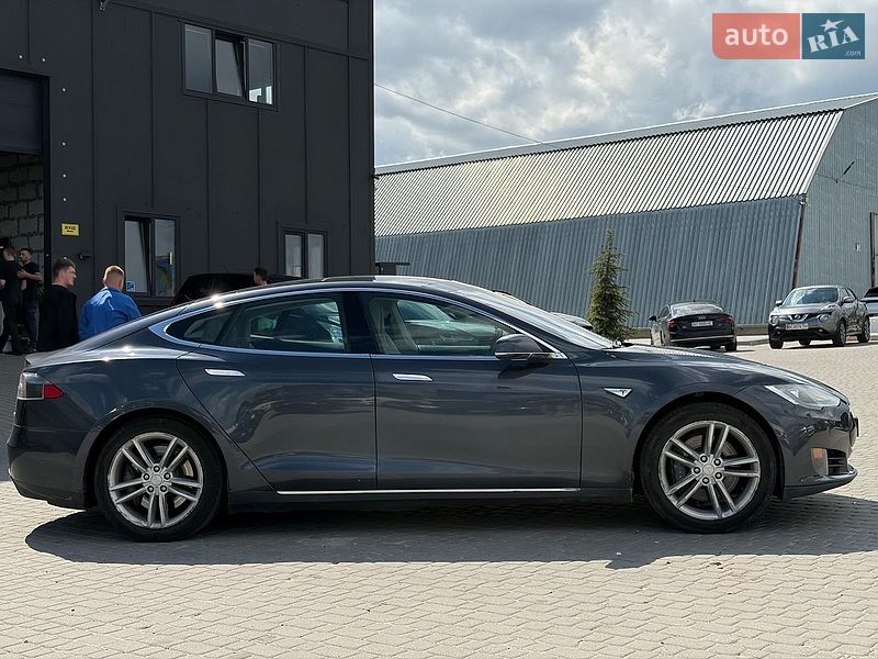 Ліфтбек Tesla Model S 2015 в Львові