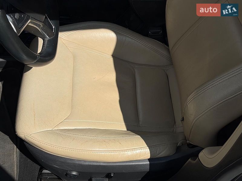 Ліфтбек Tesla Model S 2015 в Львові