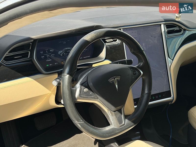 Ліфтбек Tesla Model S 2015 в Львові