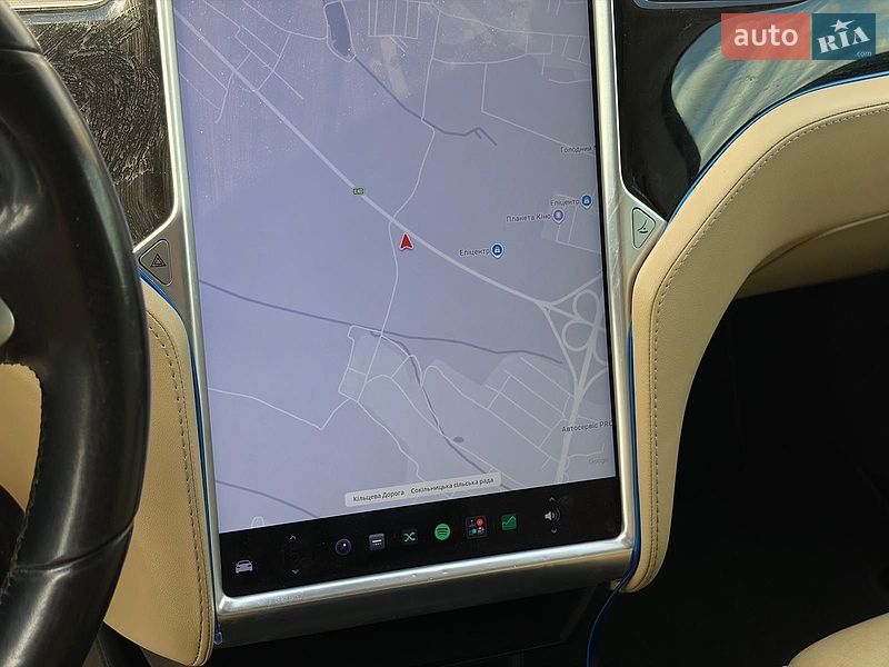 Ліфтбек Tesla Model S 2015 в Львові