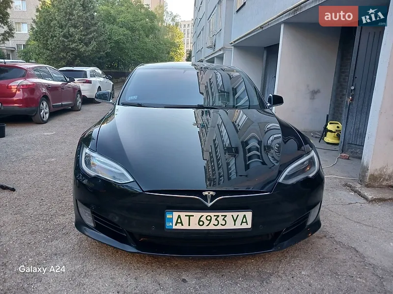 Tesla Model S 2017