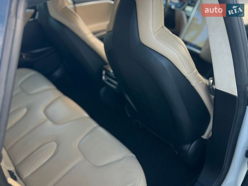 Лифтбек Tesla Model S 2015 в Броварах