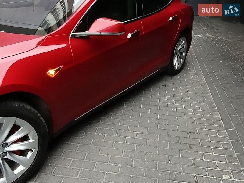 Ліфтбек Tesla Model S 2013 в Львові
