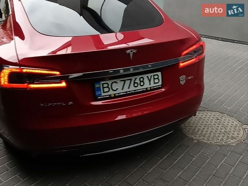 Ліфтбек Tesla Model S 2013 в Львові