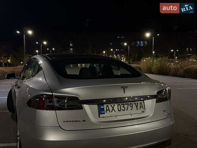 Лифтбек Tesla Model S 2014 в Киеве