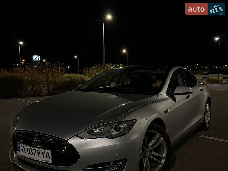 Лифтбек Tesla Model S 2014 в Киеве