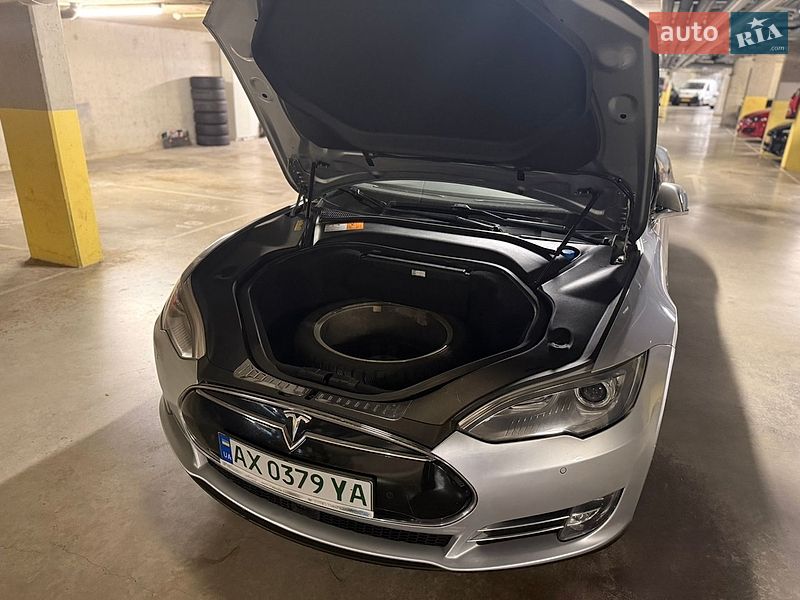 Лифтбек Tesla Model S 2014 в Киеве