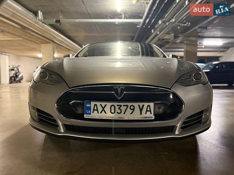 Лифтбек Tesla Model S 2014 в Киеве