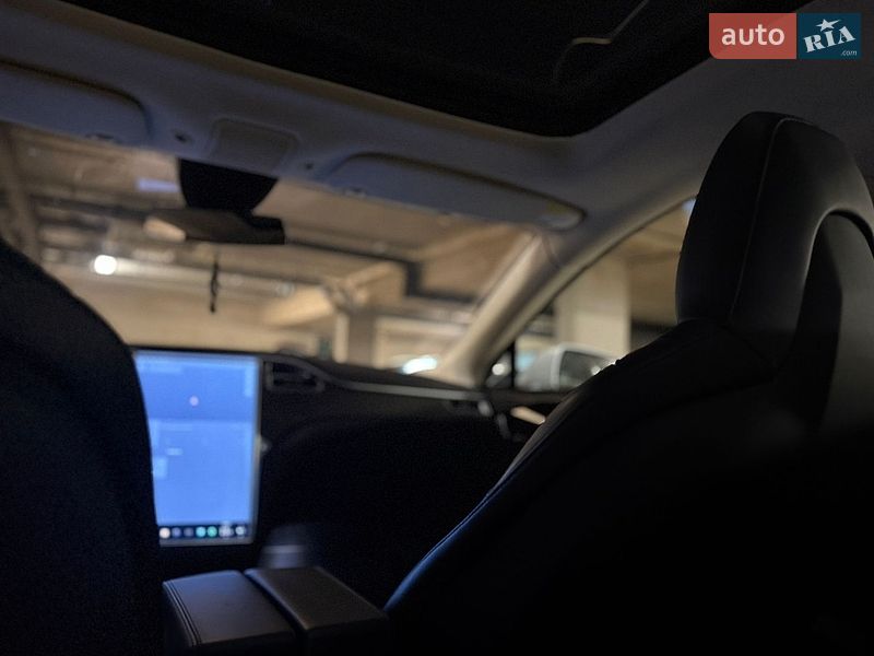 Лифтбек Tesla Model S 2014 в Киеве
