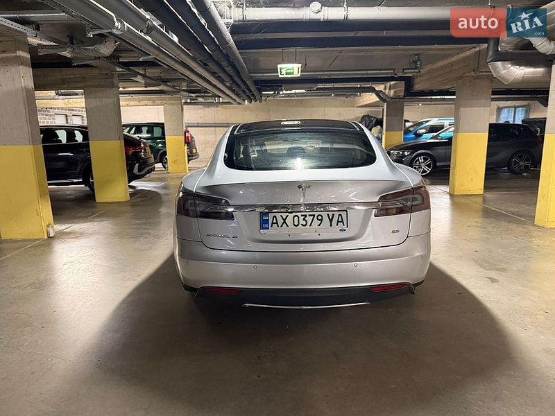 Лифтбек Tesla Model S 2014 в Киеве