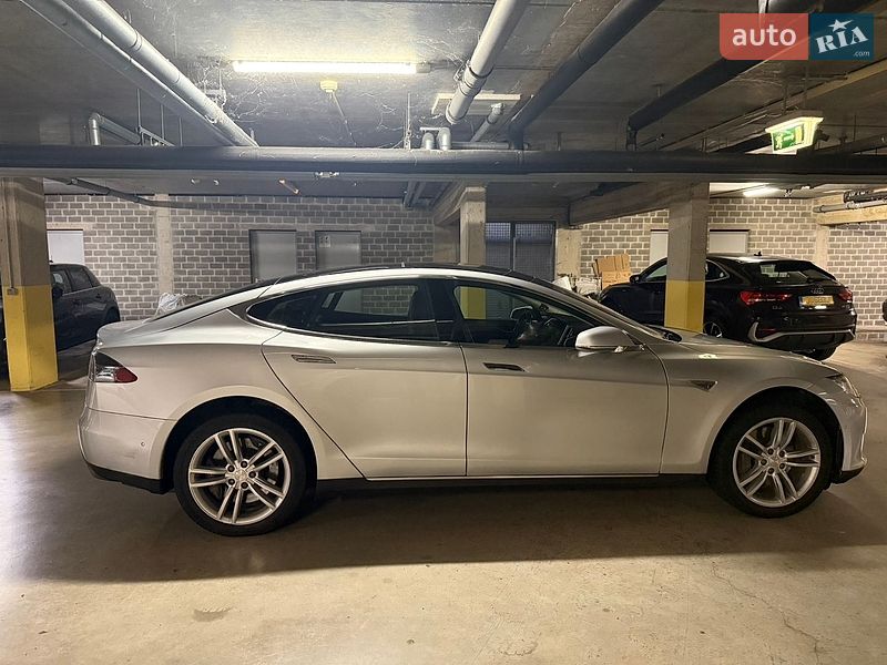 Лифтбек Tesla Model S 2014 в Киеве