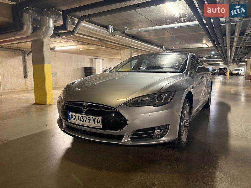 Лифтбек Tesla Model S 2014 в Киеве