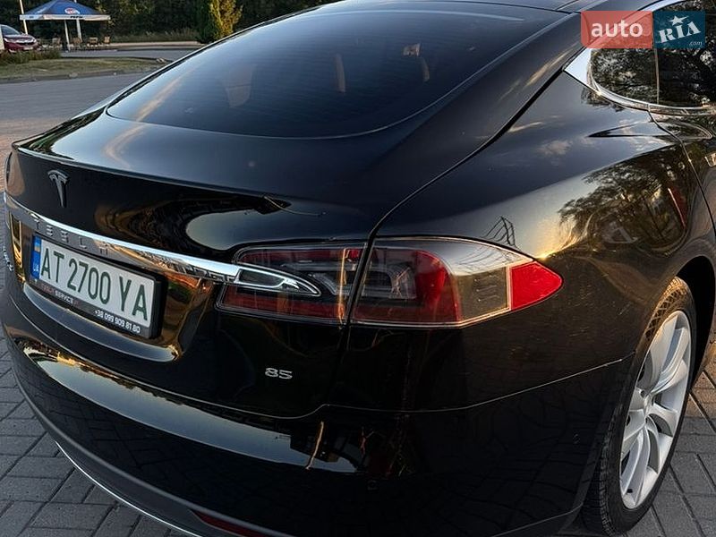 Ліфтбек Tesla Model S 2014 в Івано-Франківську