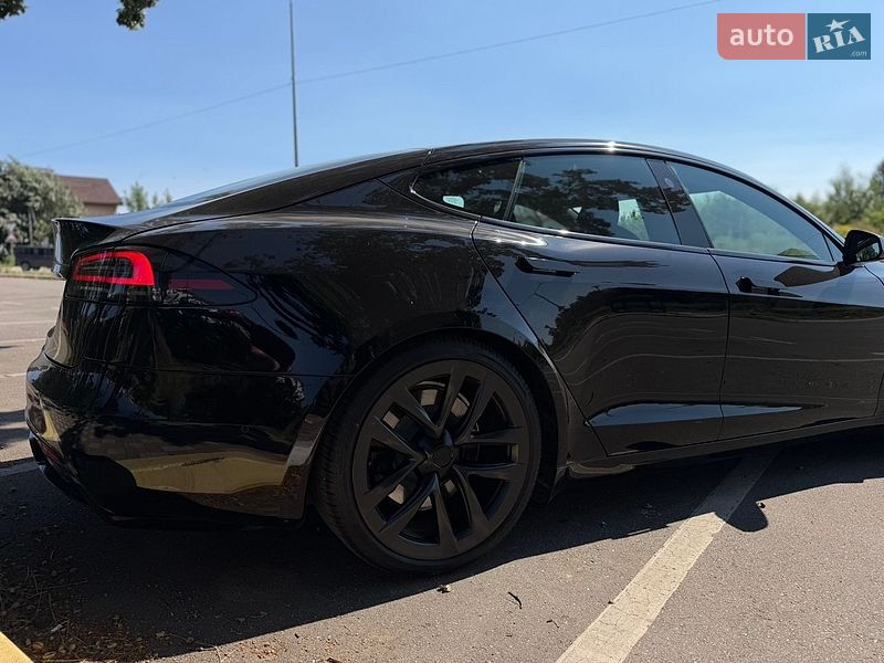 Лифтбек Tesla Model S 2023 в Киеве