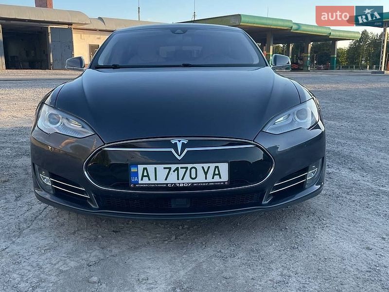Лифтбек Tesla Model S 2015 в Каменец-Подольском