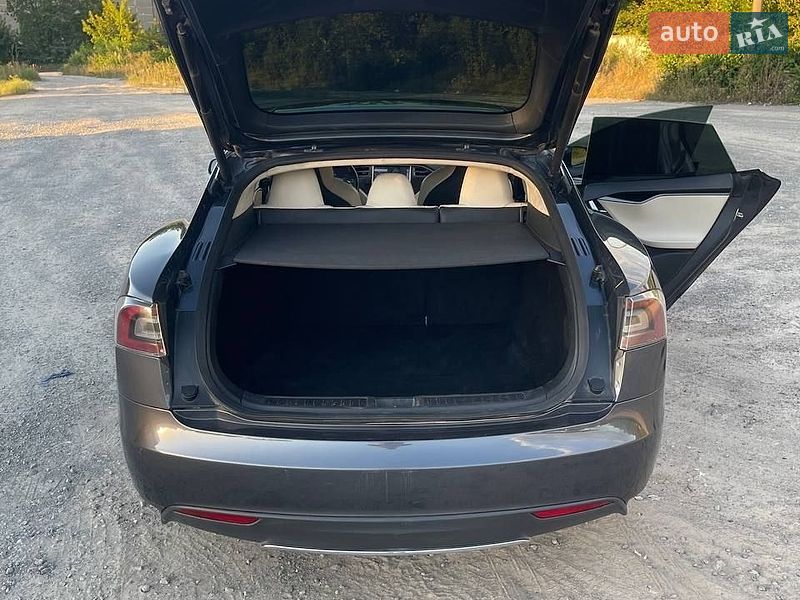Лифтбек Tesla Model S 2015 в Каменец-Подольском