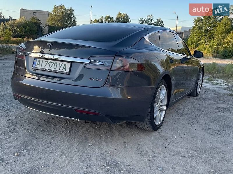 Лифтбек Tesla Model S 2015 в Каменец-Подольском