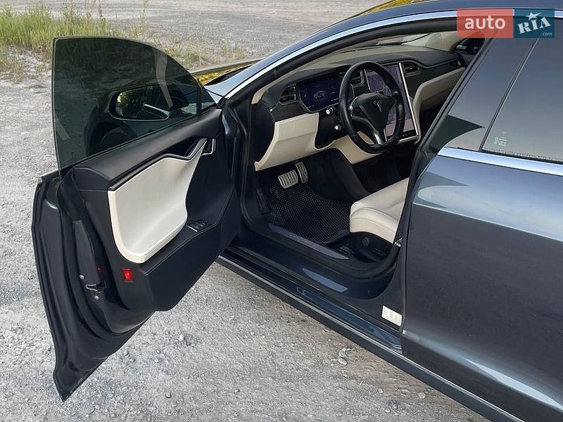 Лифтбек Tesla Model S 2015 в Каменец-Подольском