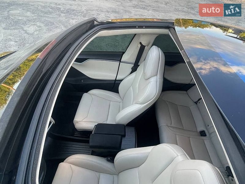 Лифтбек Tesla Model S 2015 в Каменец-Подольском