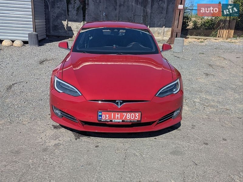Ліфтбек Tesla Model S 2016 в Вінниці
