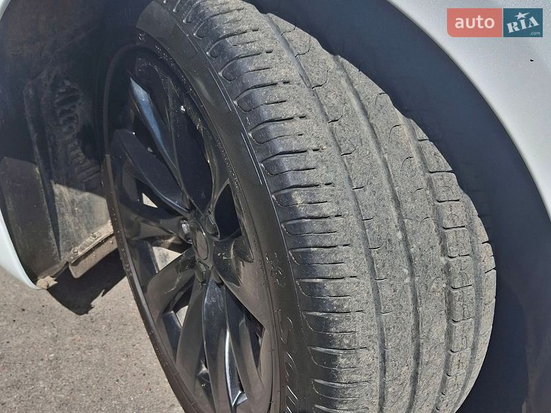 Лифтбек Tesla Model S 2020 в Ровно