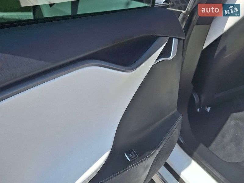 Лифтбек Tesla Model S 2020 в Ровно