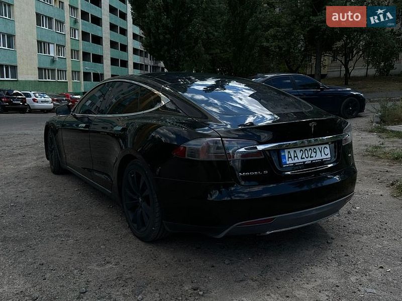Ліфтбек Tesla Model S 2014 в Києві