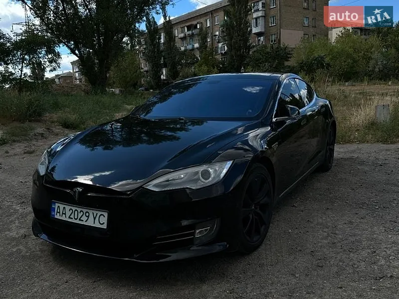 Tesla Model S 2014