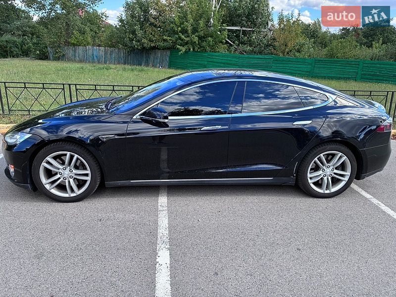 Ліфтбек Tesla Model S 2014 в Києві