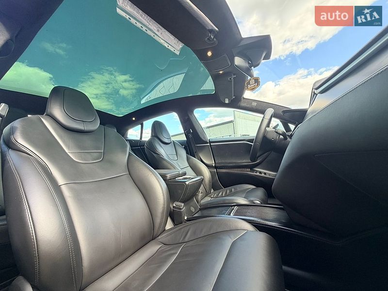 Лифтбек Tesla Model S 2017 в Ровно