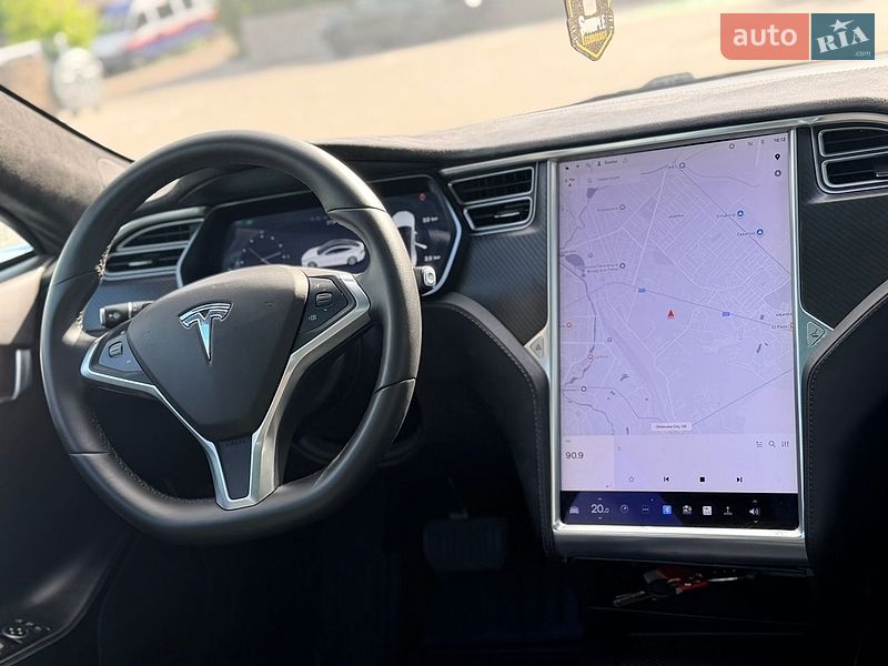 Лифтбек Tesla Model S 2017 в Ровно