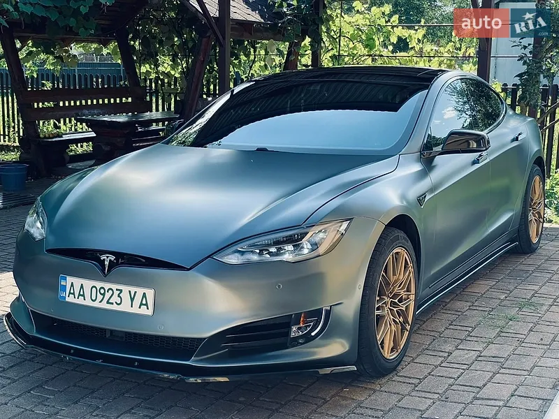 Tesla Model S 2015