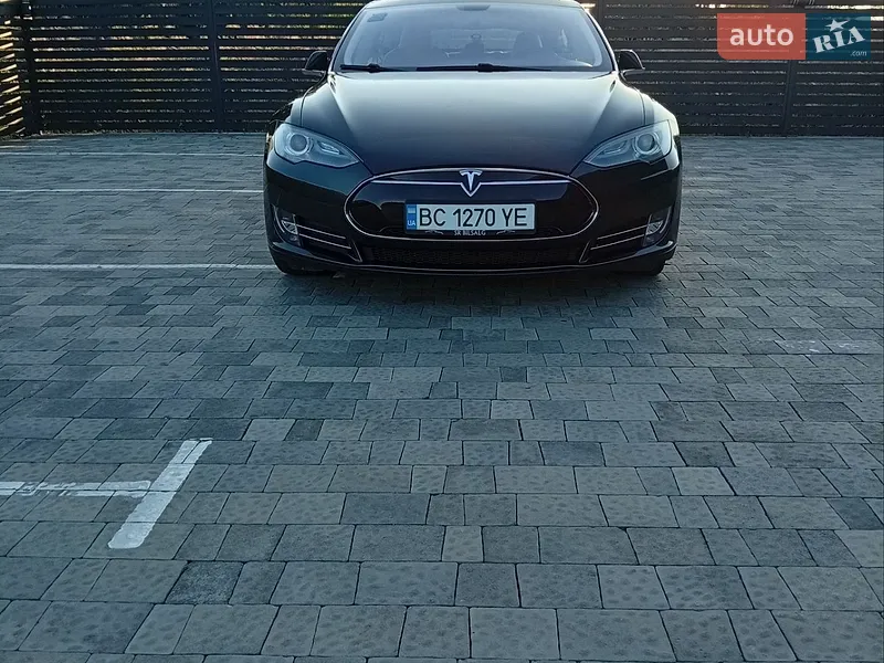 Tesla Model S 2014