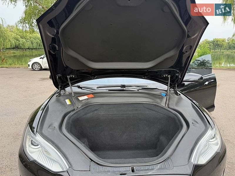 Ліфтбек Tesla Model S 2016 в Рівному