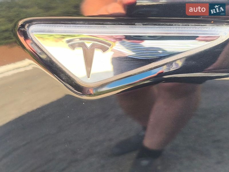 Ліфтбек Tesla Model S 2016 в Івано-Франківську