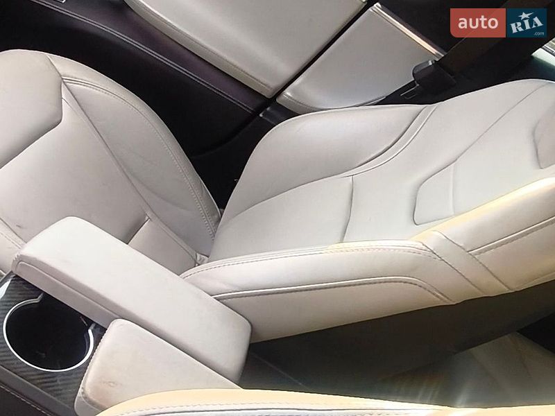 Ліфтбек Tesla Model S 2016 в Івано-Франківську