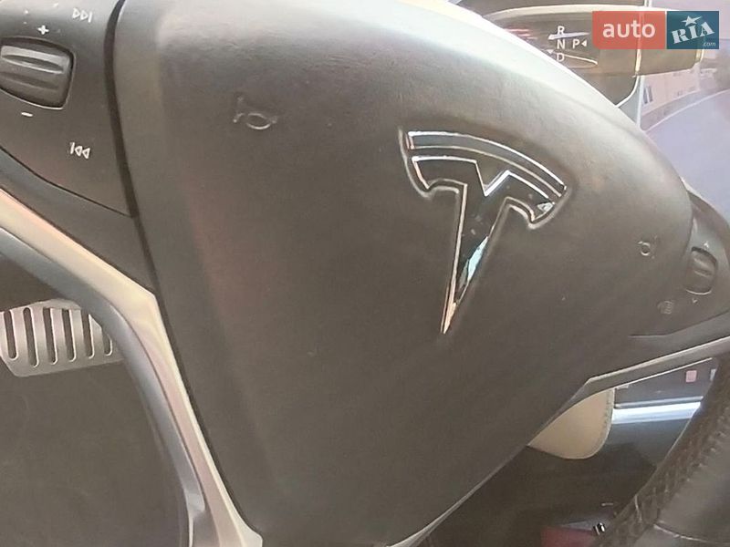 Ліфтбек Tesla Model S 2016 в Івано-Франківську