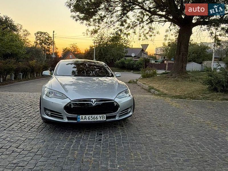 Ліфтбек Tesla Model S 2013 в Фастові фото Ліфтбек Tesla Model S 2013 в Фастові