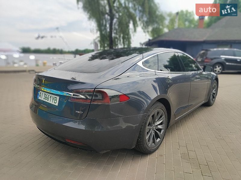 Лифтбек Tesla Model S 2018 в Киеве