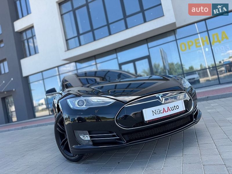 Ліфтбек Tesla Model S 2015 в Івано-Франківську