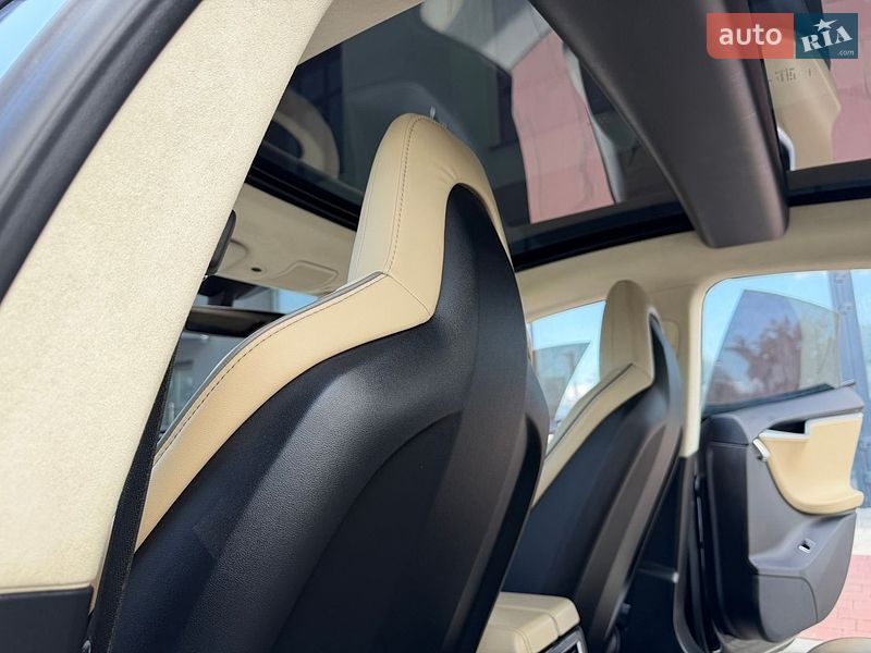Ліфтбек Tesla Model S 2015 в Івано-Франківську