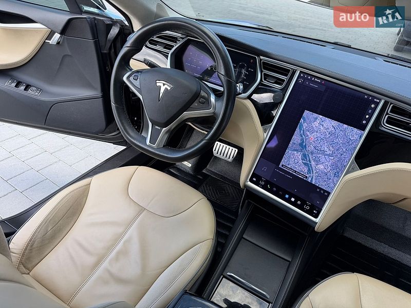 Ліфтбек Tesla Model S 2015 в Івано-Франківську