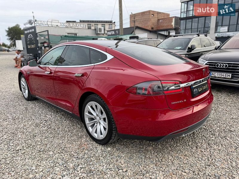 Ліфтбек Tesla Model S 2016 в Івано-Франківську