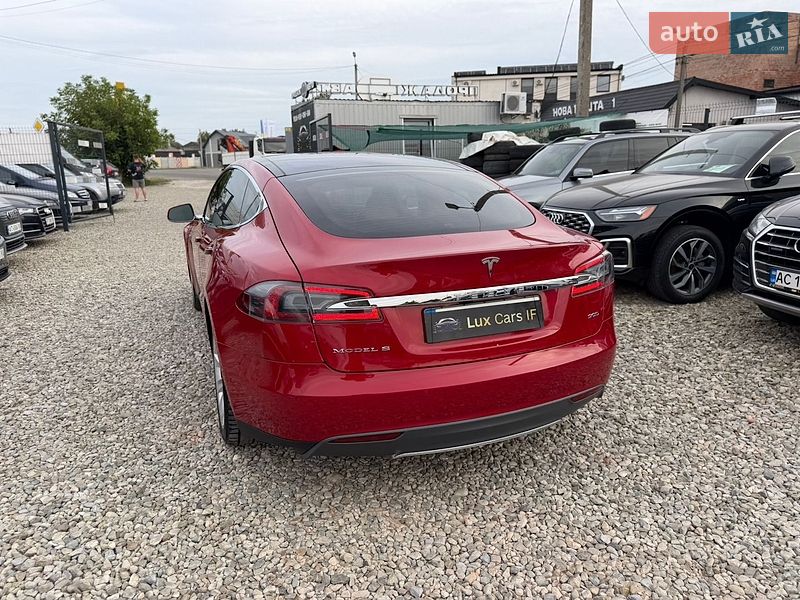 Ліфтбек Tesla Model S 2016 в Івано-Франківську