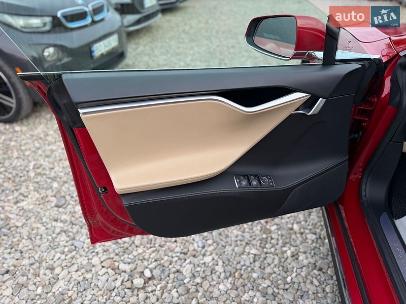 Ліфтбек Tesla Model S 2016 в Івано-Франківську