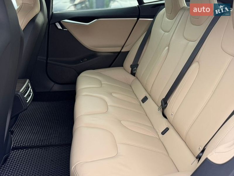 Ліфтбек Tesla Model S 2016 в Івано-Франківську