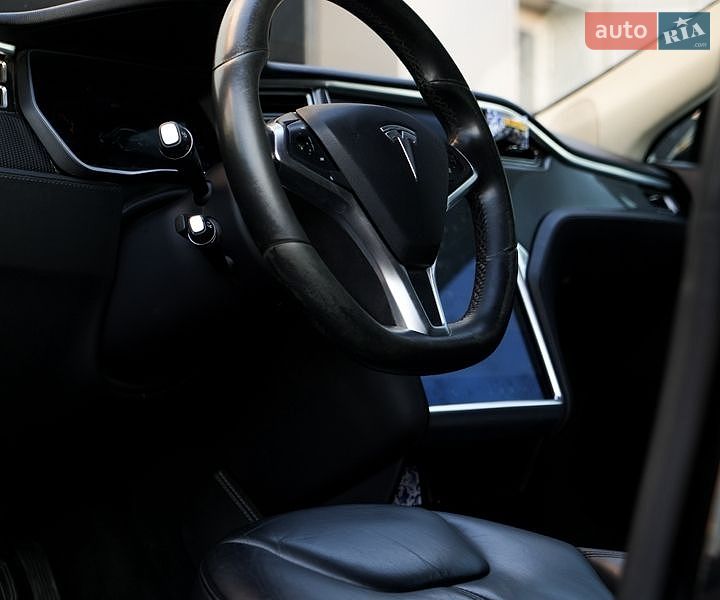 Ліфтбек Tesla Model S 2015 в Києві