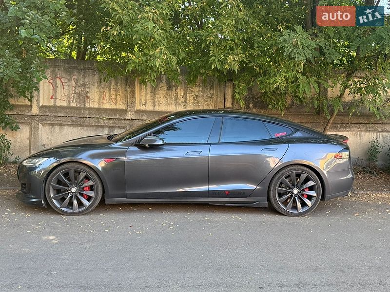Лифтбек Tesla Model S 2014 в Смеле